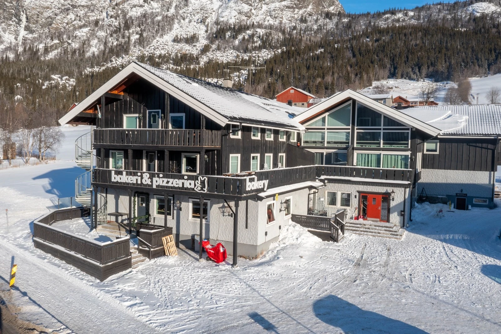 Fasaden til Lykkjavegen 1 Galleribilde