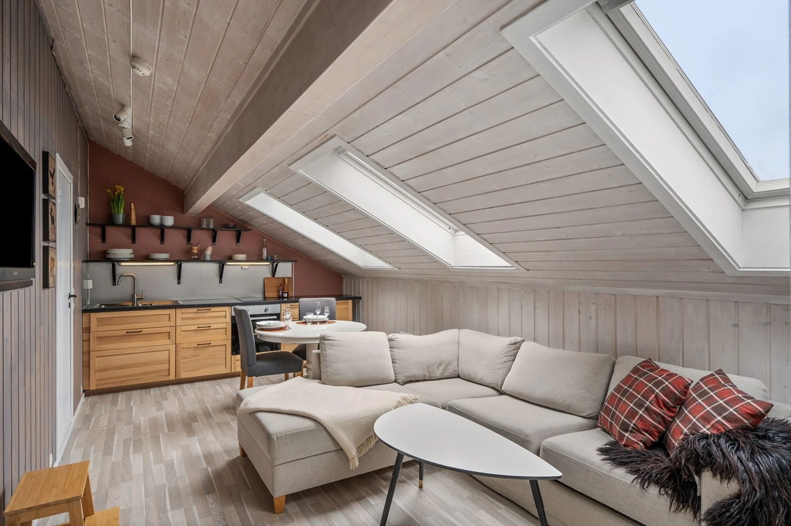 Fin 2-roms leilighet - God planløsning - Delikat bad og kjøkken - Unike fellesarealer - Parkering - Flotte turmuligheter Galleribilde