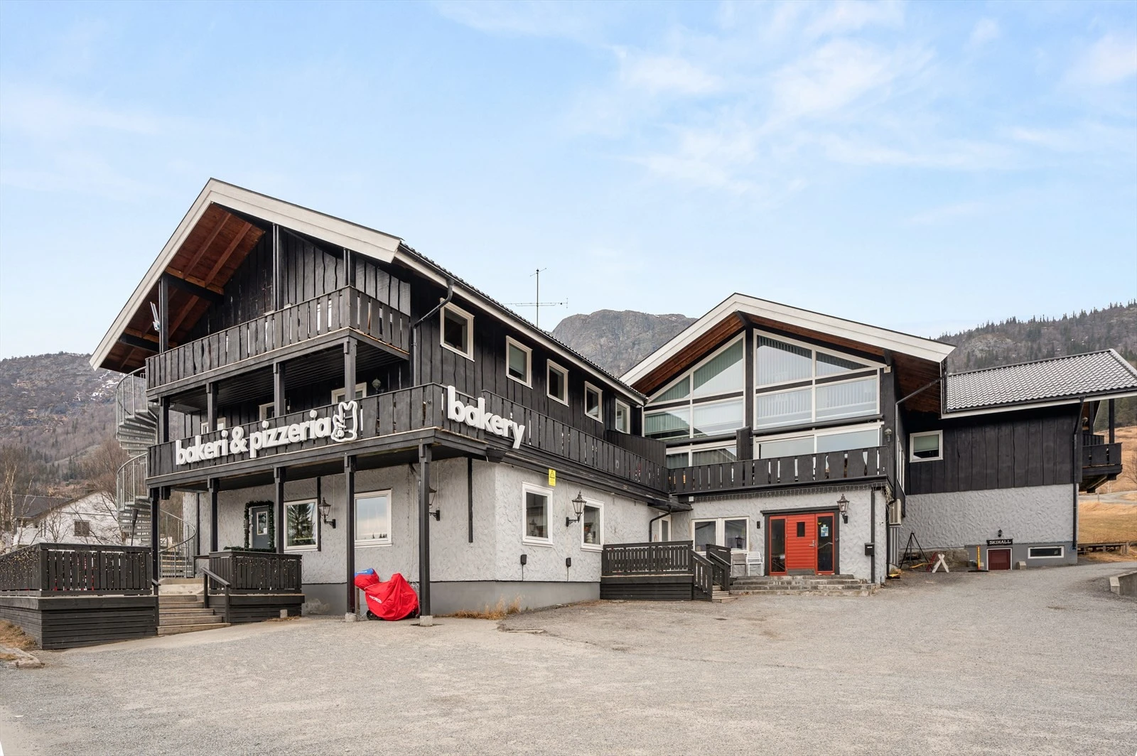 Fasaden til Lykkjavegen 1 - Velkommen til vising! Galleribilde