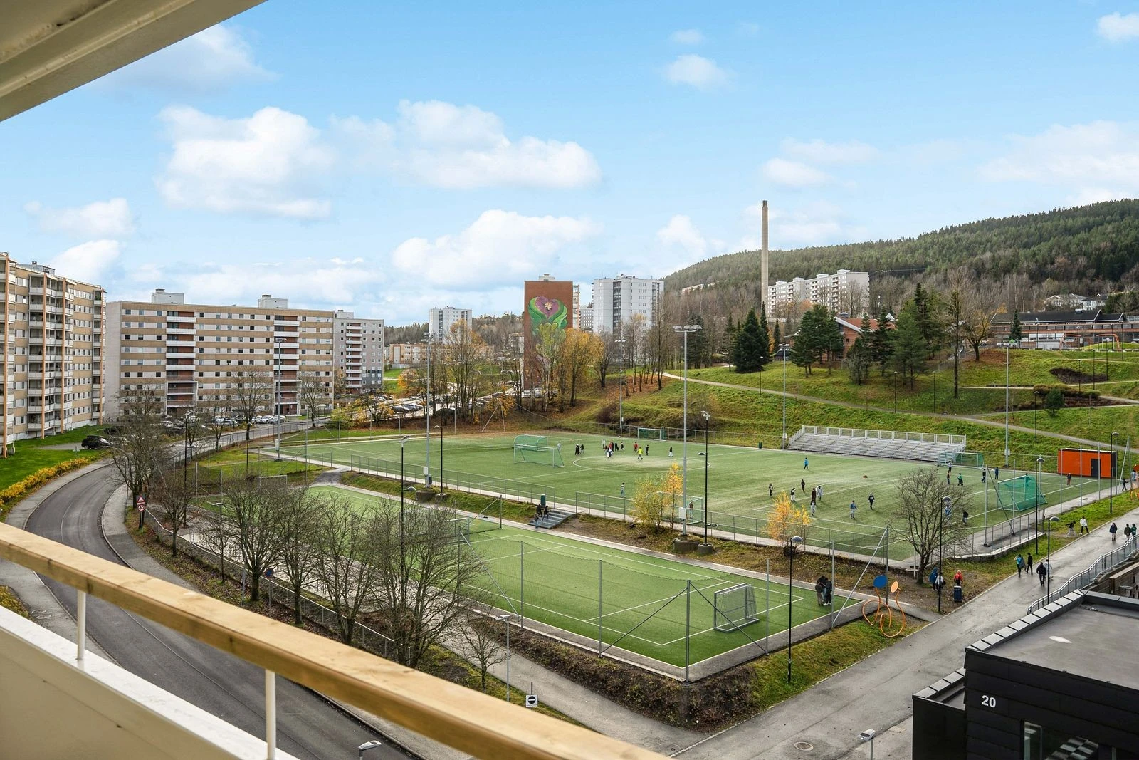 Rolig, grønt og familievennlig område med byens fasiliteter like ved.