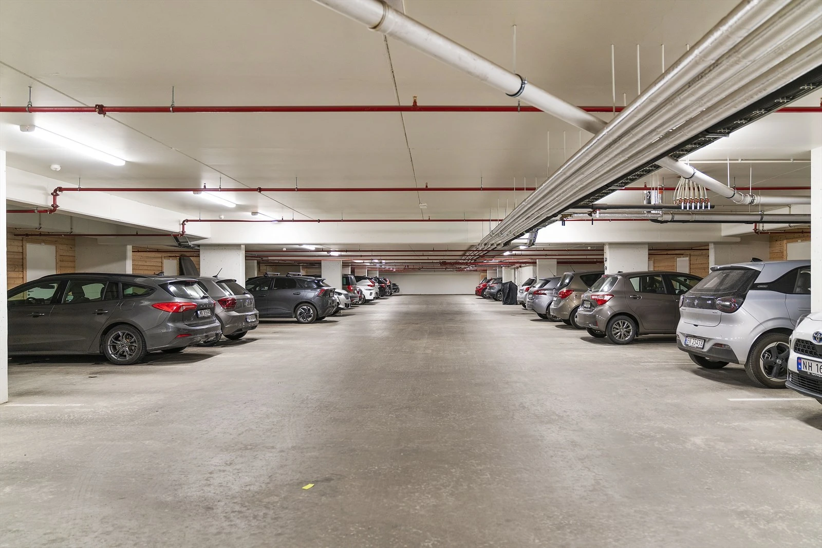 Parkering i felles garasjeanlegg med tilhørende sportsbod medfølger Galleribilde