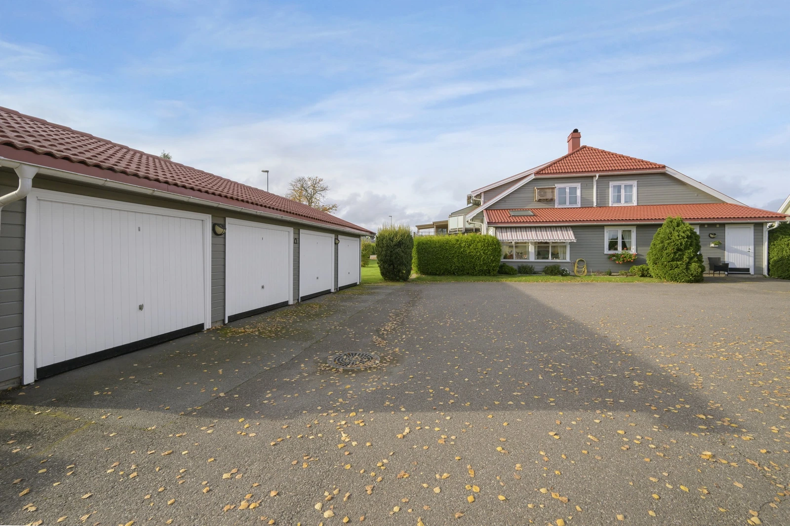 Parkeringsplass og garasjeanlegg Galleribilde