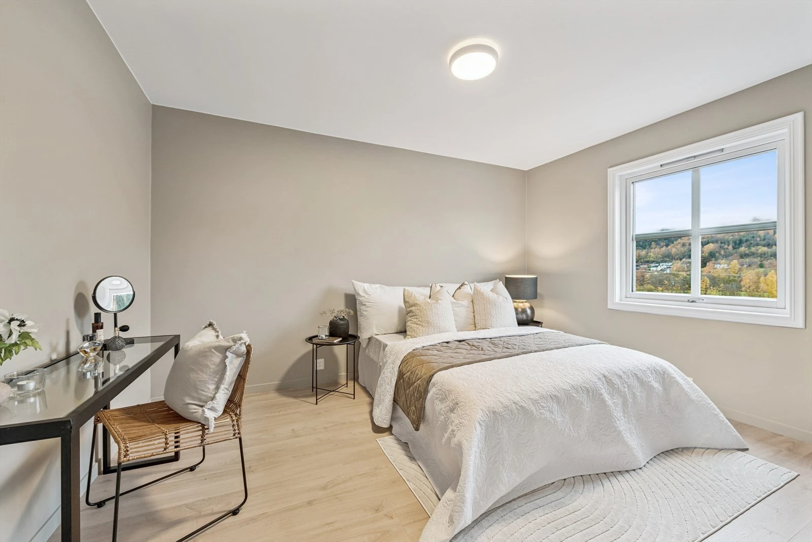 Stor og romslig hovedsoverom