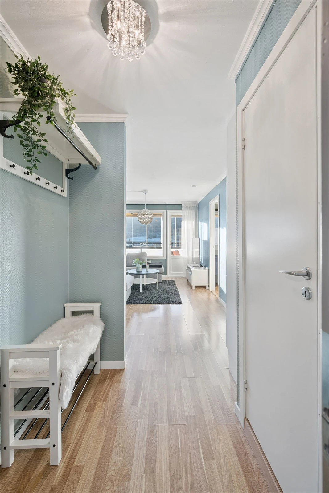 Fin plass til oppheng av klær etc.