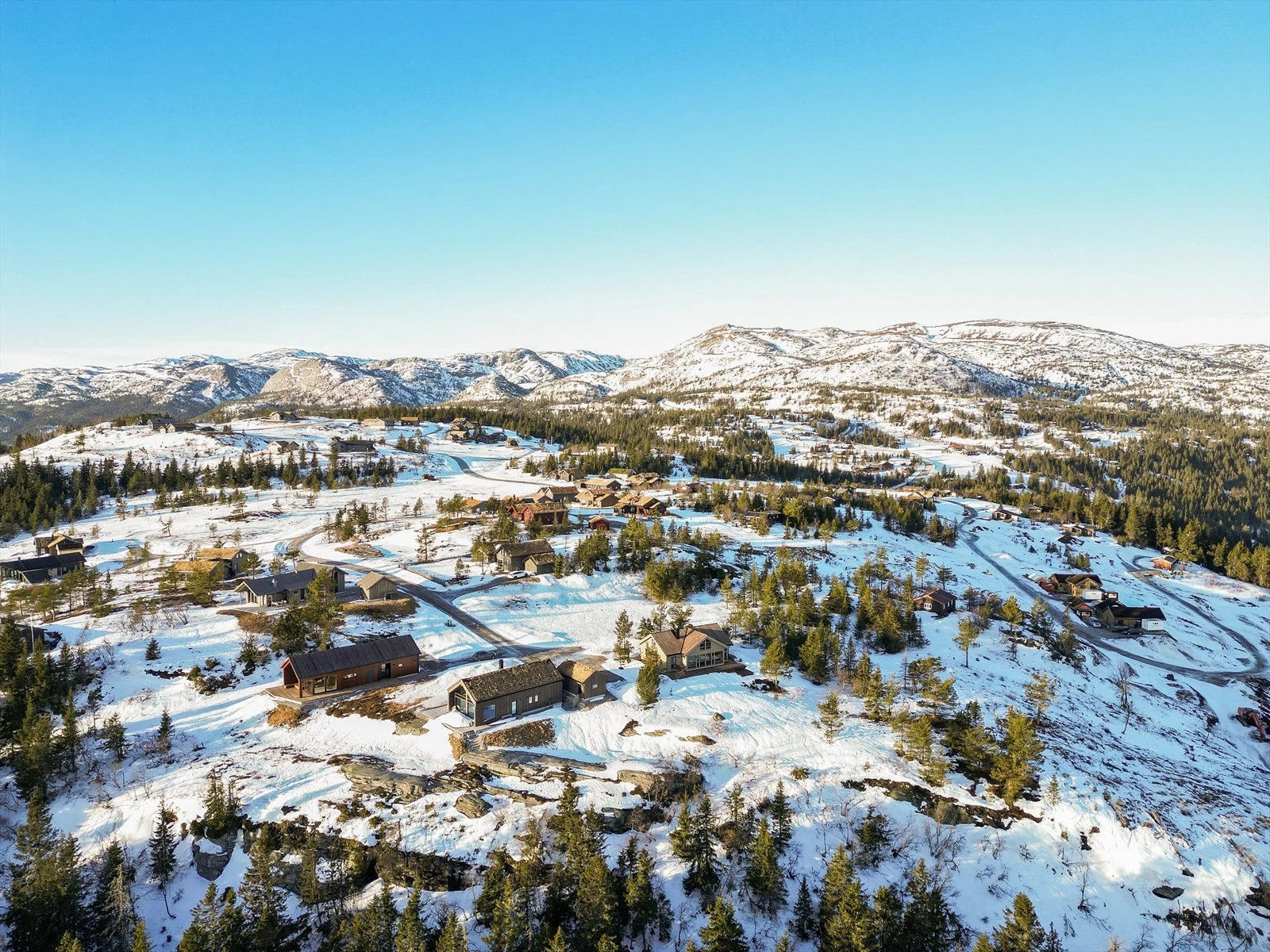 Eiendommens beliggenhet må kunne sies å være et særdeles flott sted for deg som setter pris å bruke naturen til rekreasjon, og ligger "midt i naturopplevelsene" Galleribilde