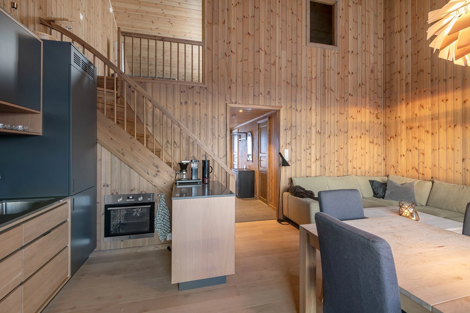 Trapp opp til en smart og brukervennlig hems fra stue/kjøkken. Galleribilde