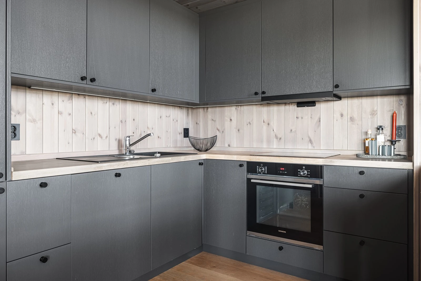 Kjøkkenet levert fra lokal møbelsnekker Galleribilde