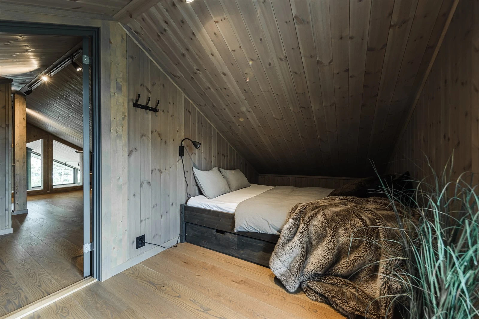 Praktisk hemsrom med plass til 2 dobbeltsenger, fungerer som soverom nr. 4 - Her kan man innlosjere familie og venner Galleribilde