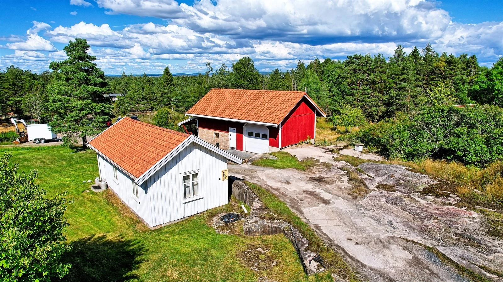 Peter Rønning v/DNB Eiendom har gleden av å presentere - Boligtomt med oppført låve/garasje og bryggerhus Galleribilde