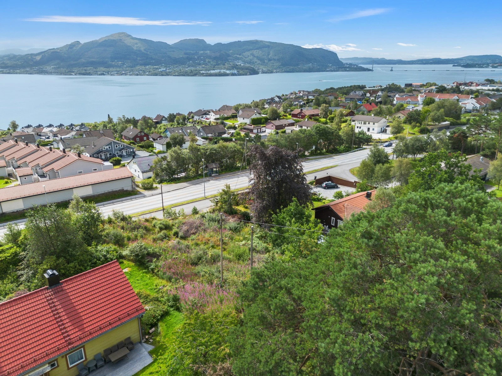 Boligtomt med sentral plassering i Knarvik Galleribilde