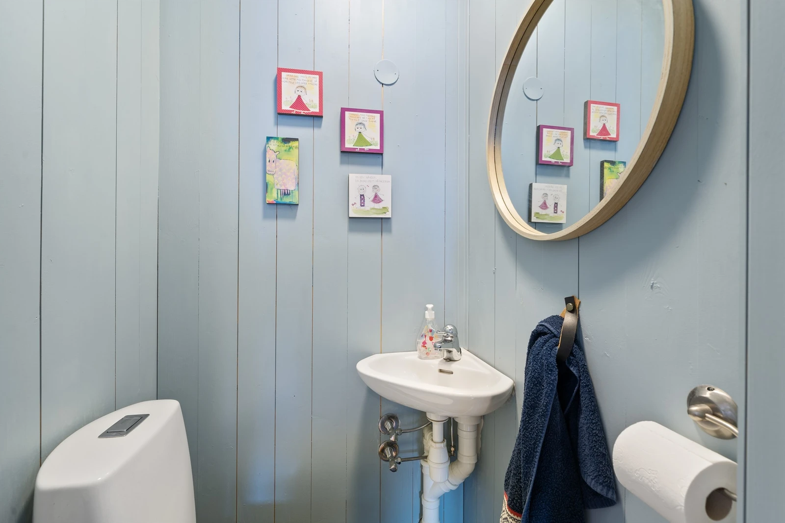 Toalettet i 2 etg. Wc og servant. Galleribilde