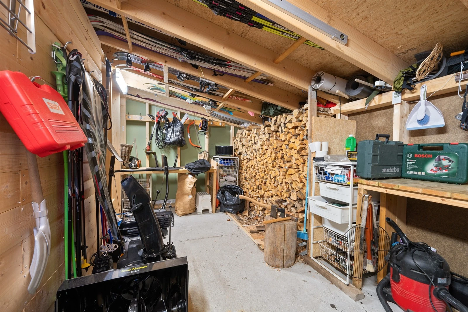 Boden med inngang til hytten Galleribilde