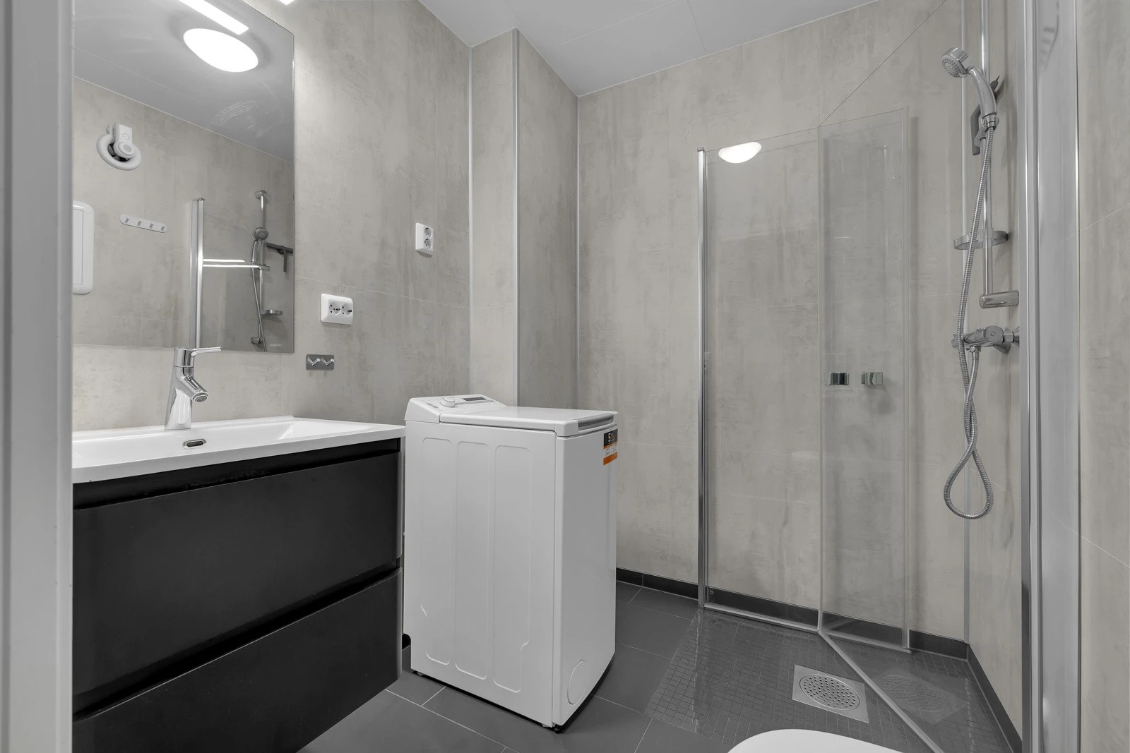 Flislagt bad utleiedel. Galleribilde