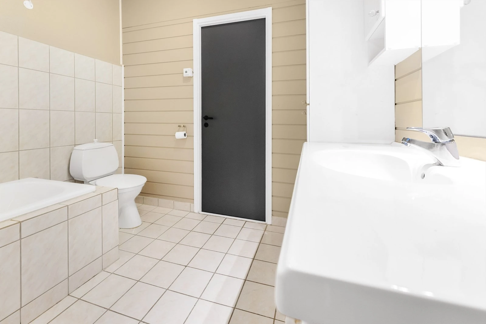 016_Del av baderom.jpg Galleribilde