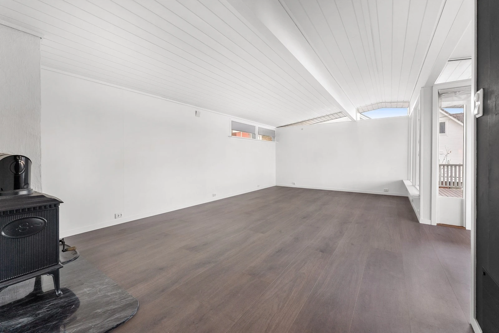 013_Del av stue med ekstra takhøgde.jpg Galleribilde