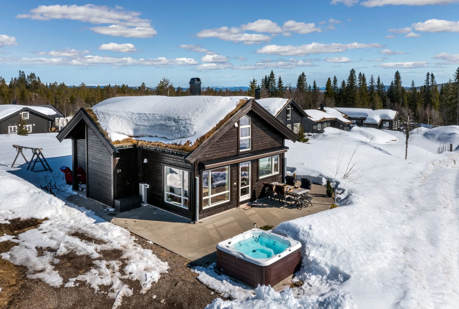 Privatmegleren v/Kåre Brustad har gleden av å presentere en attraktiv fritidseiendom beliggende i naturskjønne omgivelser i hjertet av Trysil. Galleribilde