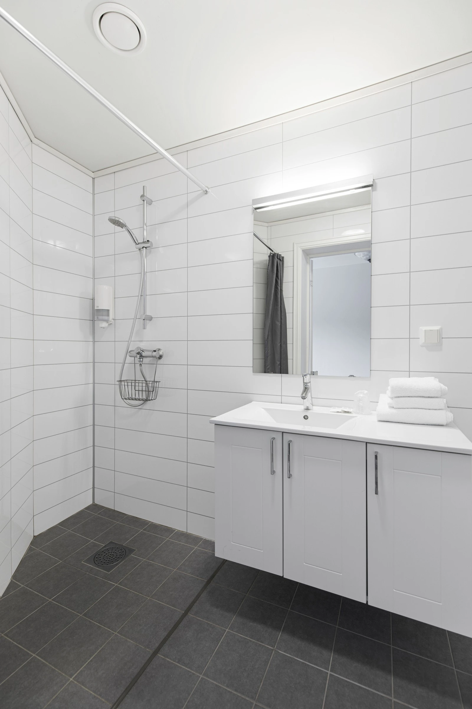 Bad hotellrom. Galleribilde