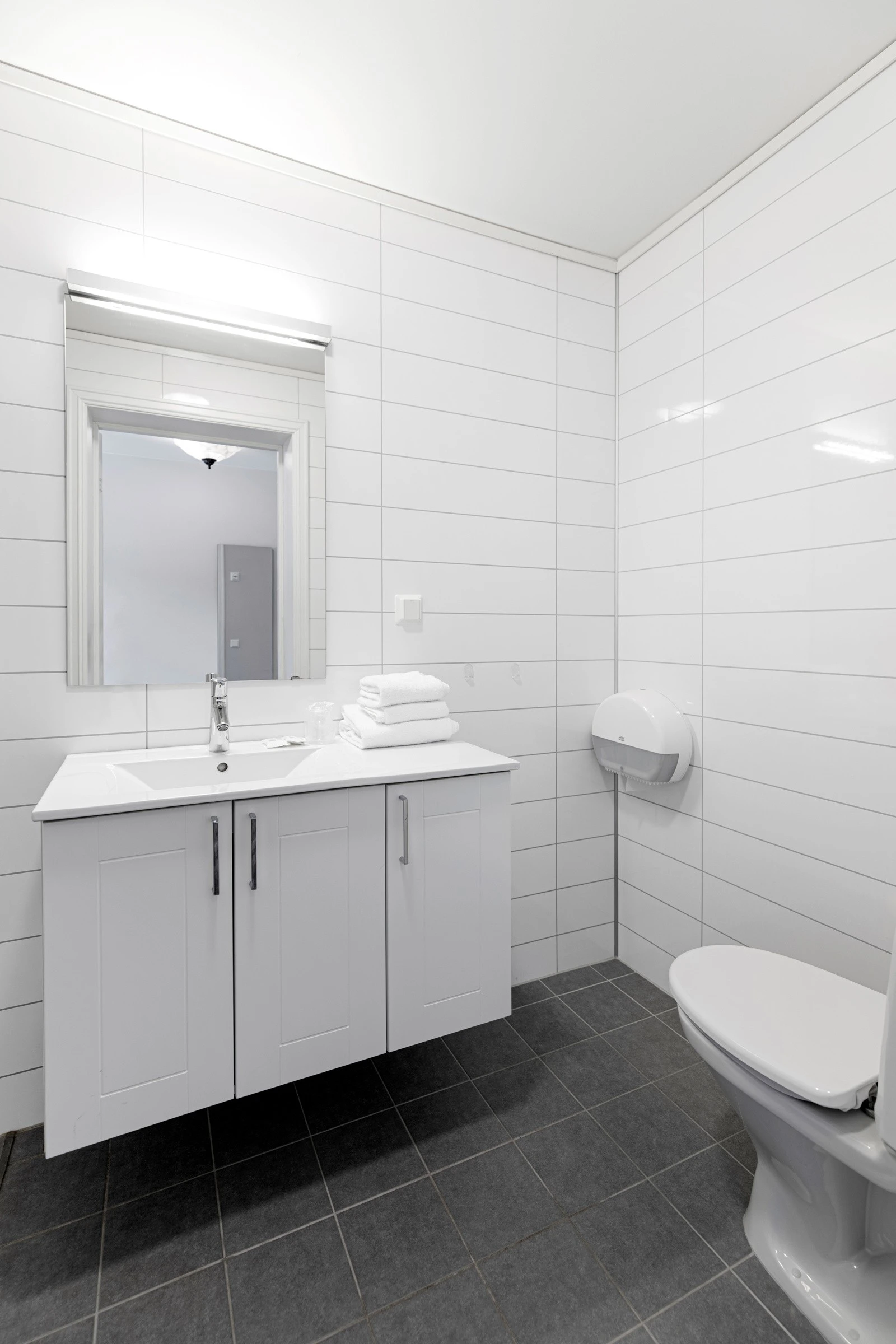 Bad hotellrom. Galleribilde