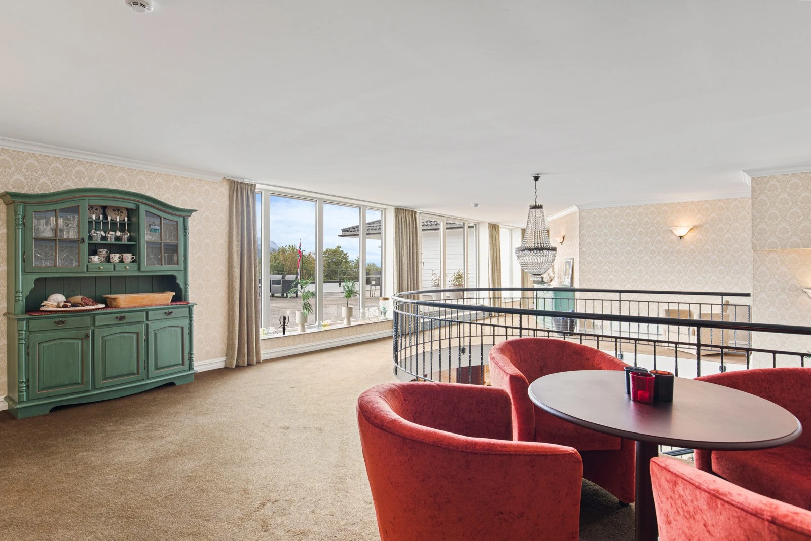 Herfra er det utgang til stor terrasse. Galleribilde