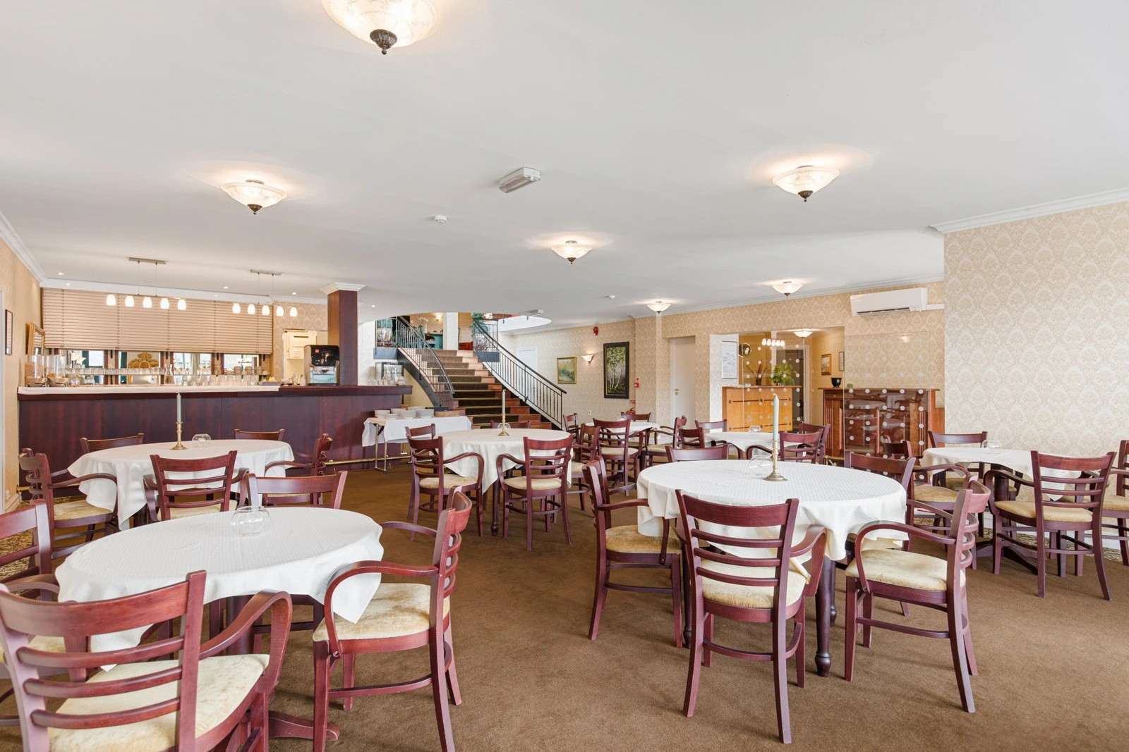 Spisesal som tidligere også har blitt benyttet som utested/bar. Galleribilde