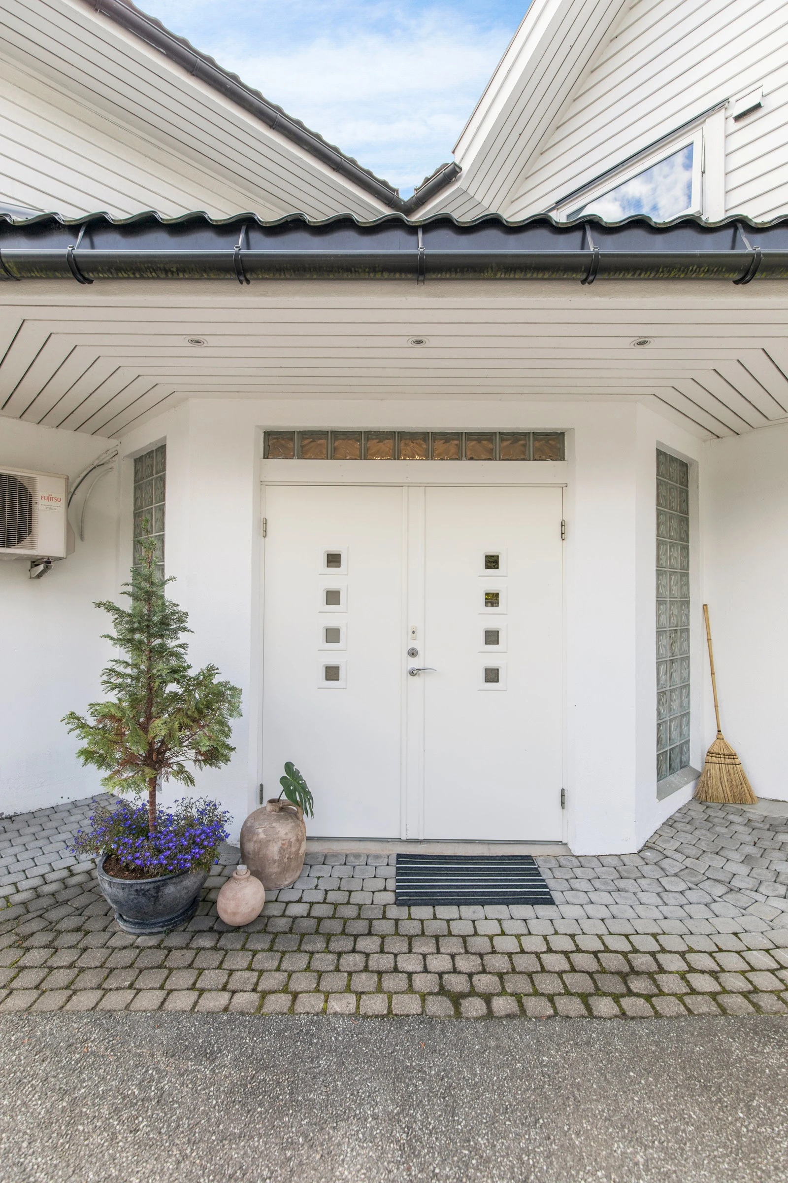 Boligdelens inngangsparti. Galleribilde