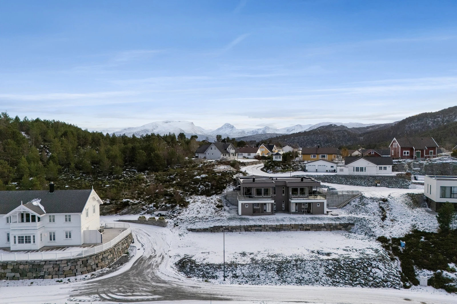 Møremegling/v Marcus Dimmen presenterer Myrvågtoppen 82. Galleribilde