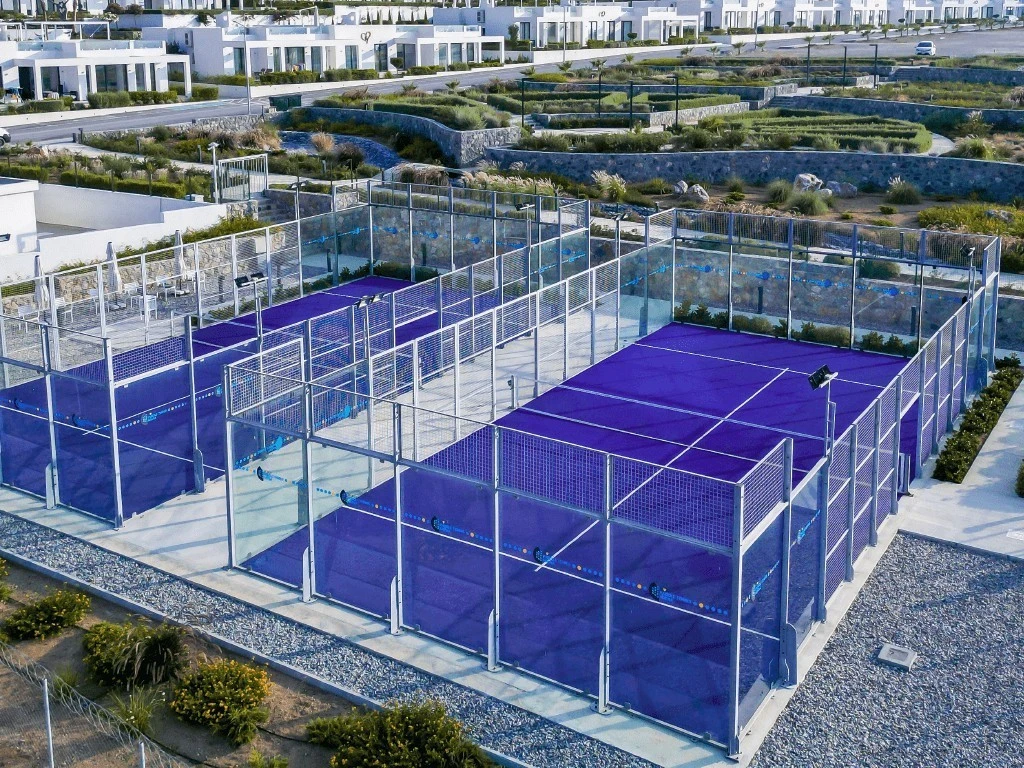 Paddle tennis på The Cove Galleribilde