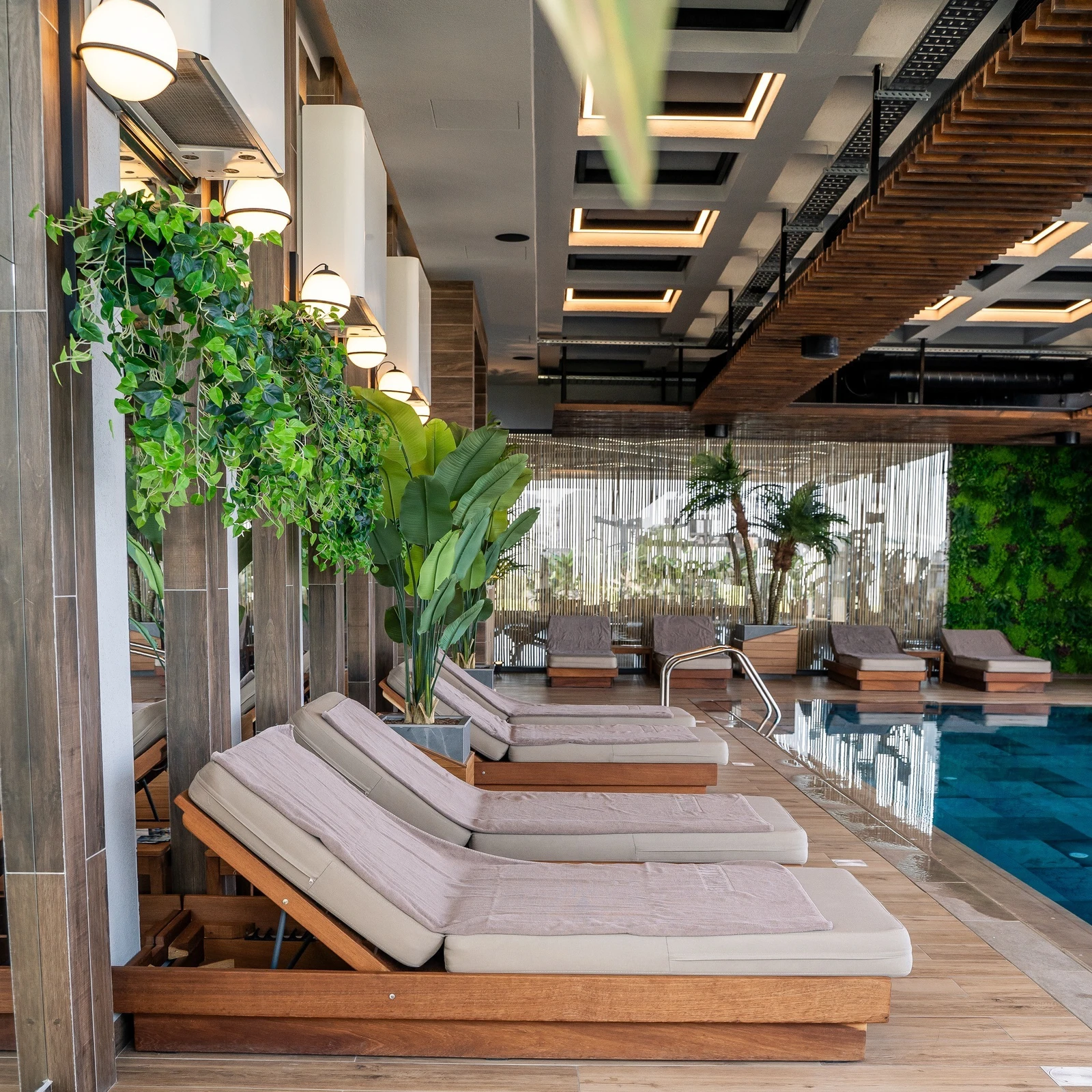 Stort innendørs basseng og SPA Galleribilde