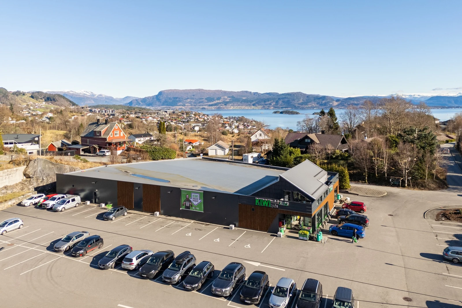 Det samme gjør Kiwi. Barnehage og trygg gangvei til Kuventræ idrettsanlegg er også noen minutter fra. Galleribilde