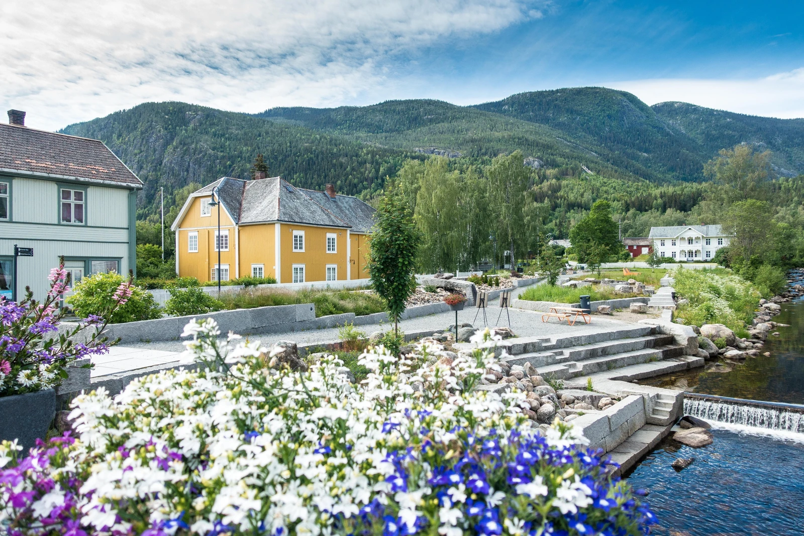 Nesbyen sentrum ligger ca. 20 min med bil fra eiendommen – Her finner du alt av servicetilbud Galleribilde