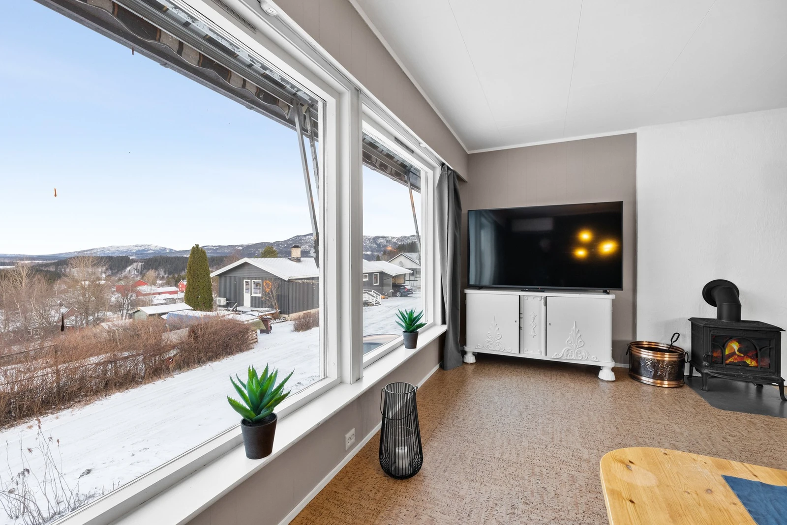 Stueusikt image of Enebolig med 4 soverom beliggende i endeveg. Rolig og veletablert boområde.