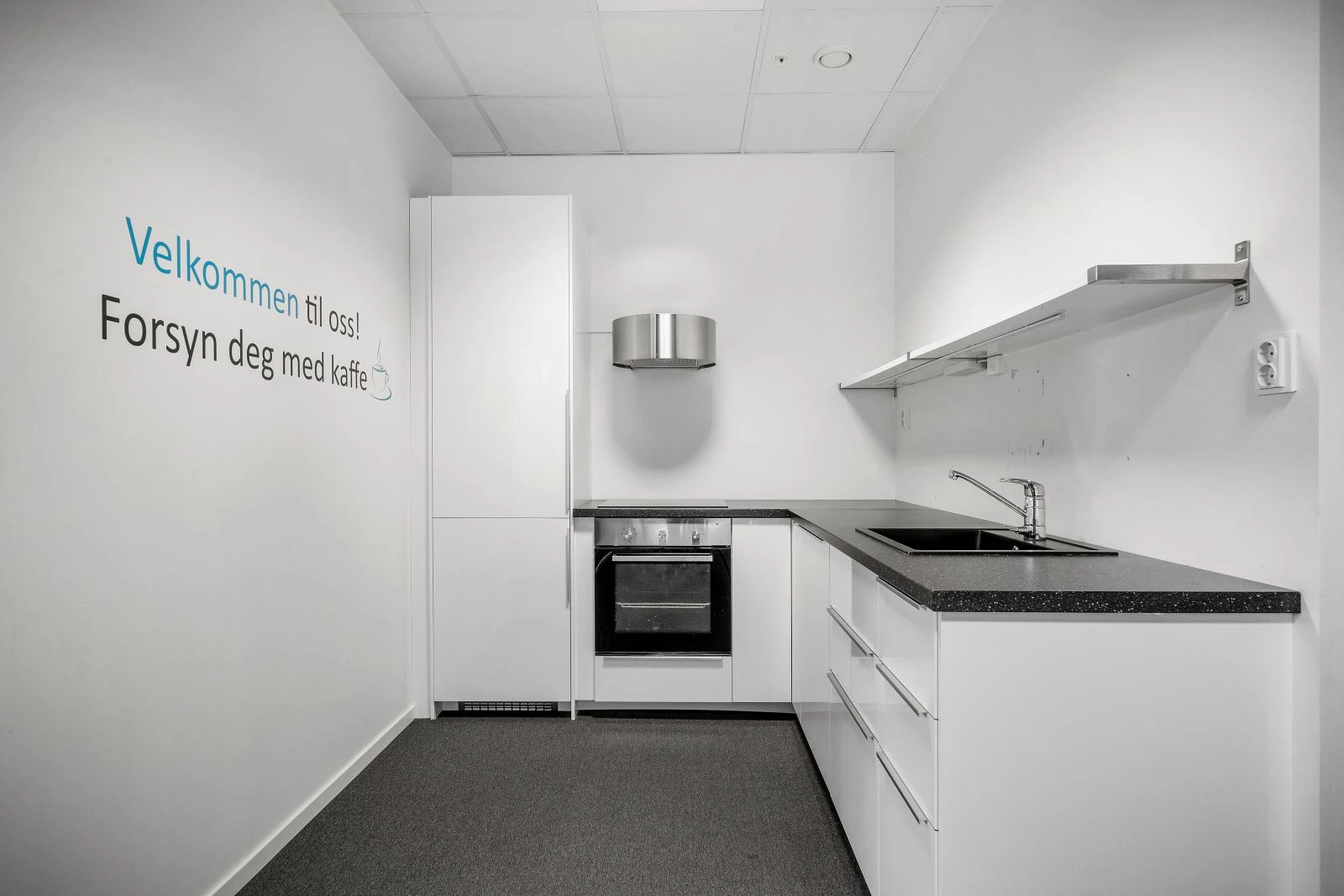 Egen kjøkkenkrok i kontorlokalet Galleribilde