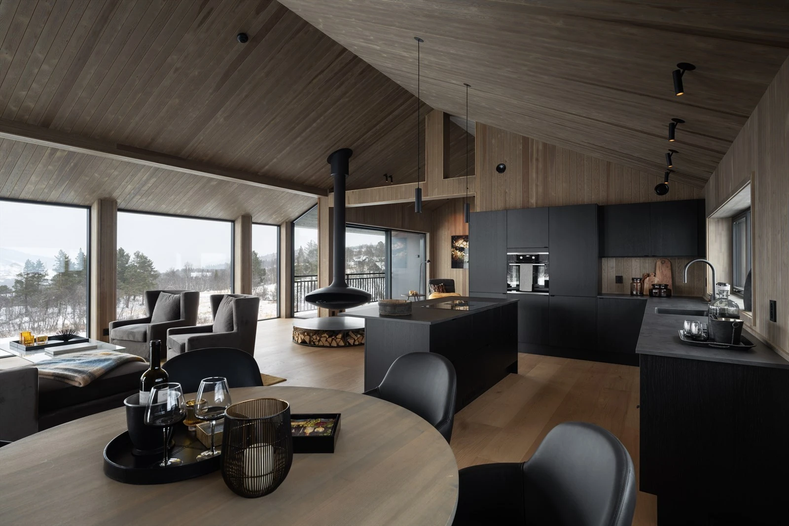 Elektrisk gulvvarme i alle rom, med unntak av soverom, tekniskrom, badstue og garasje. Galleribilde