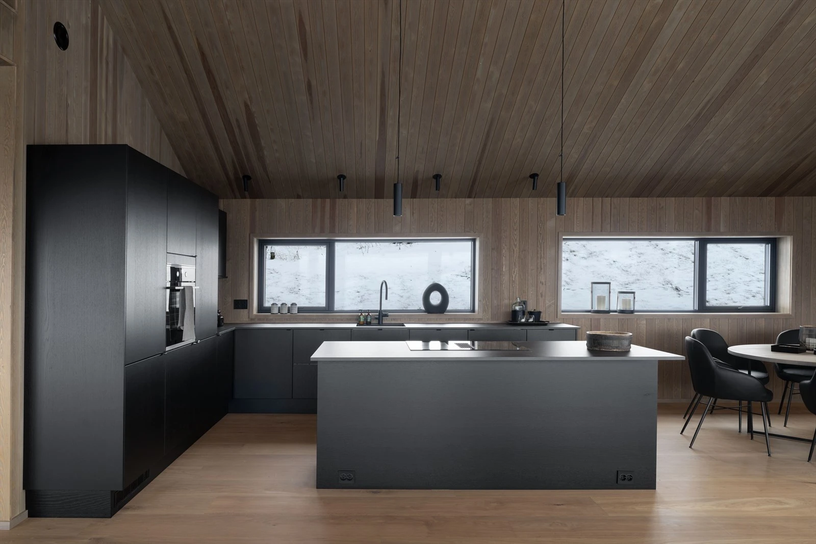 Kjøkkeninnredning fra Sigdal, modell Favn i fargen Lakriz. Galleribilde