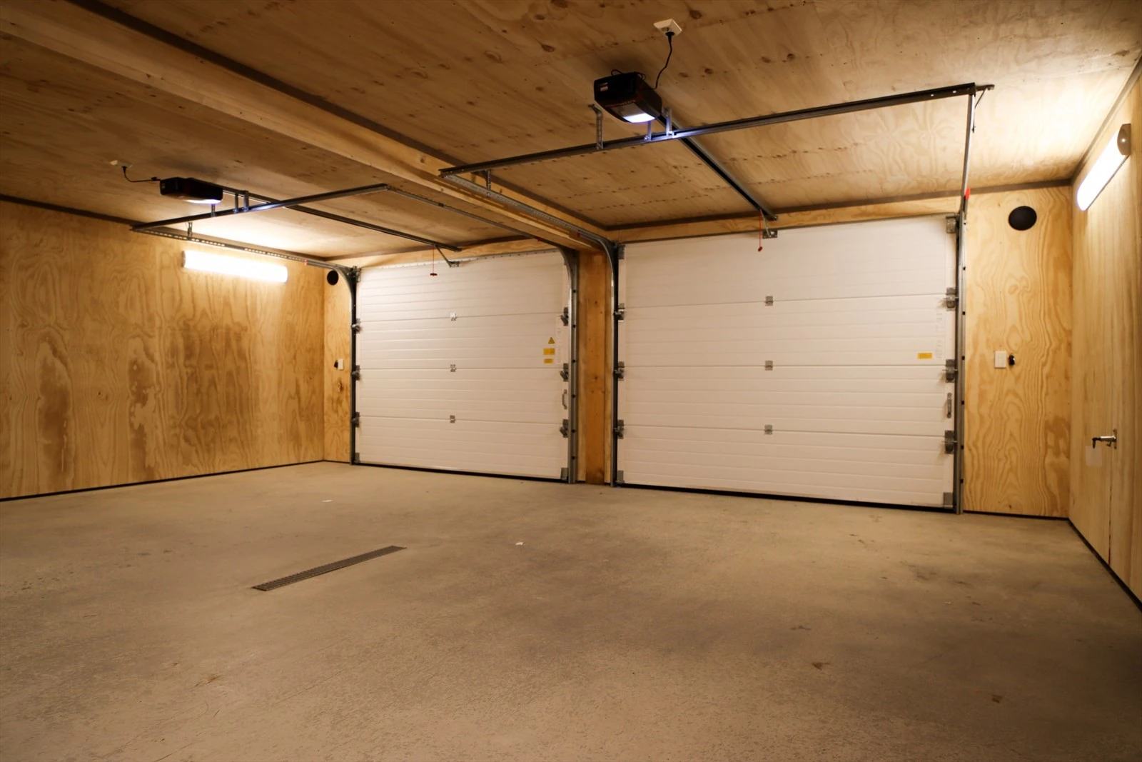 Elektriske garasjeporter - selgers foto Galleribilde