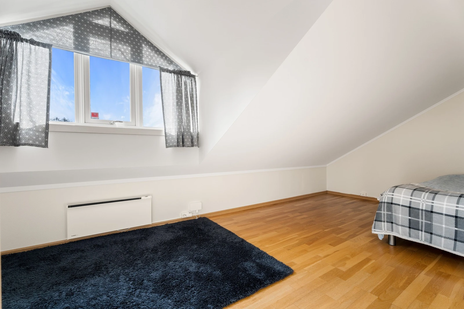 Dette er ett innredet rom og har blitt brukt til oppbevaring Galleribilde