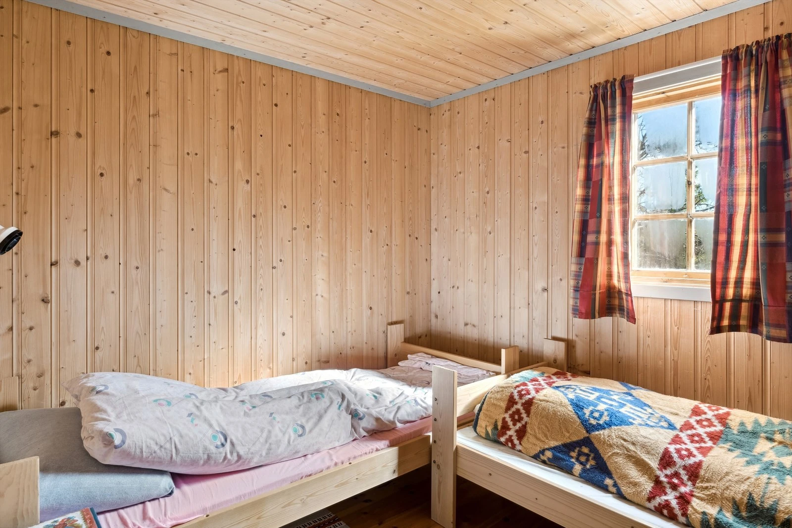Soverom 3 med to enkeltsenger. Hytta har per i dag seks sengeplasser. Galleribilde