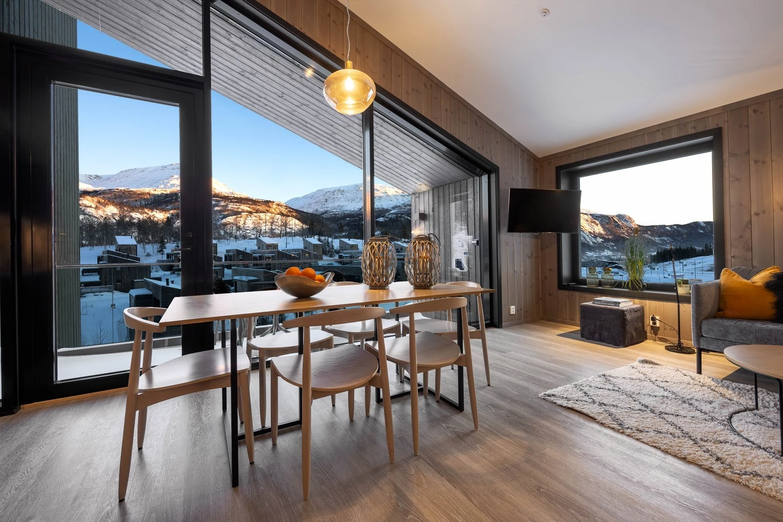 Velkommen til Totten Lodge - Hjørneleiligheten i 4407 har store vindusflater og generøs takhøyde som gir et åpent og lyst preg. Galleribilde