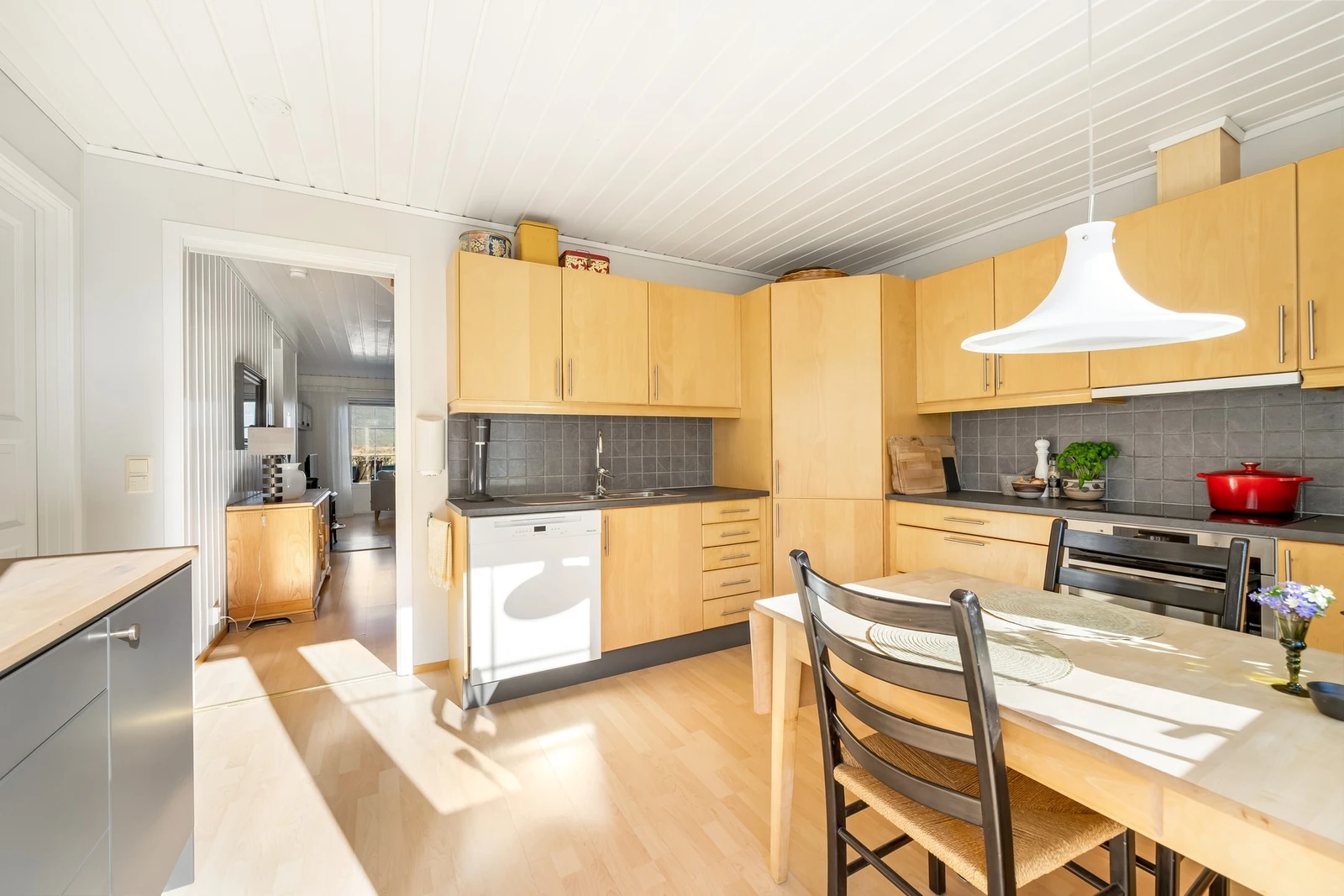 Kjøkken image of Bolig i rekke med solrikt uteområde