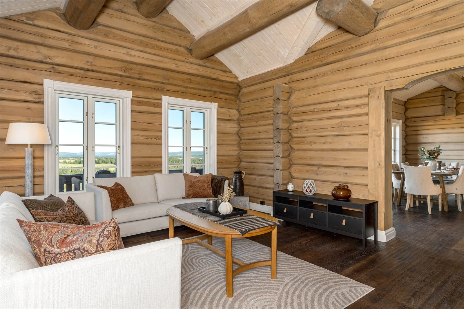 Hytta har en svært god takhøyde! Galleribilde