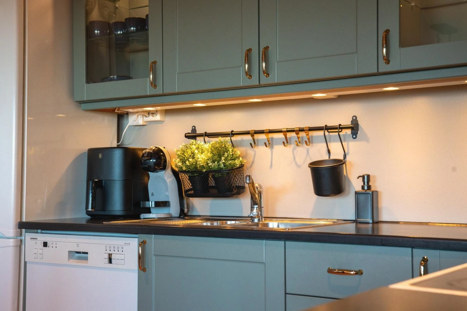 Godt med benkeplass på kjøkkenet Galleribilde