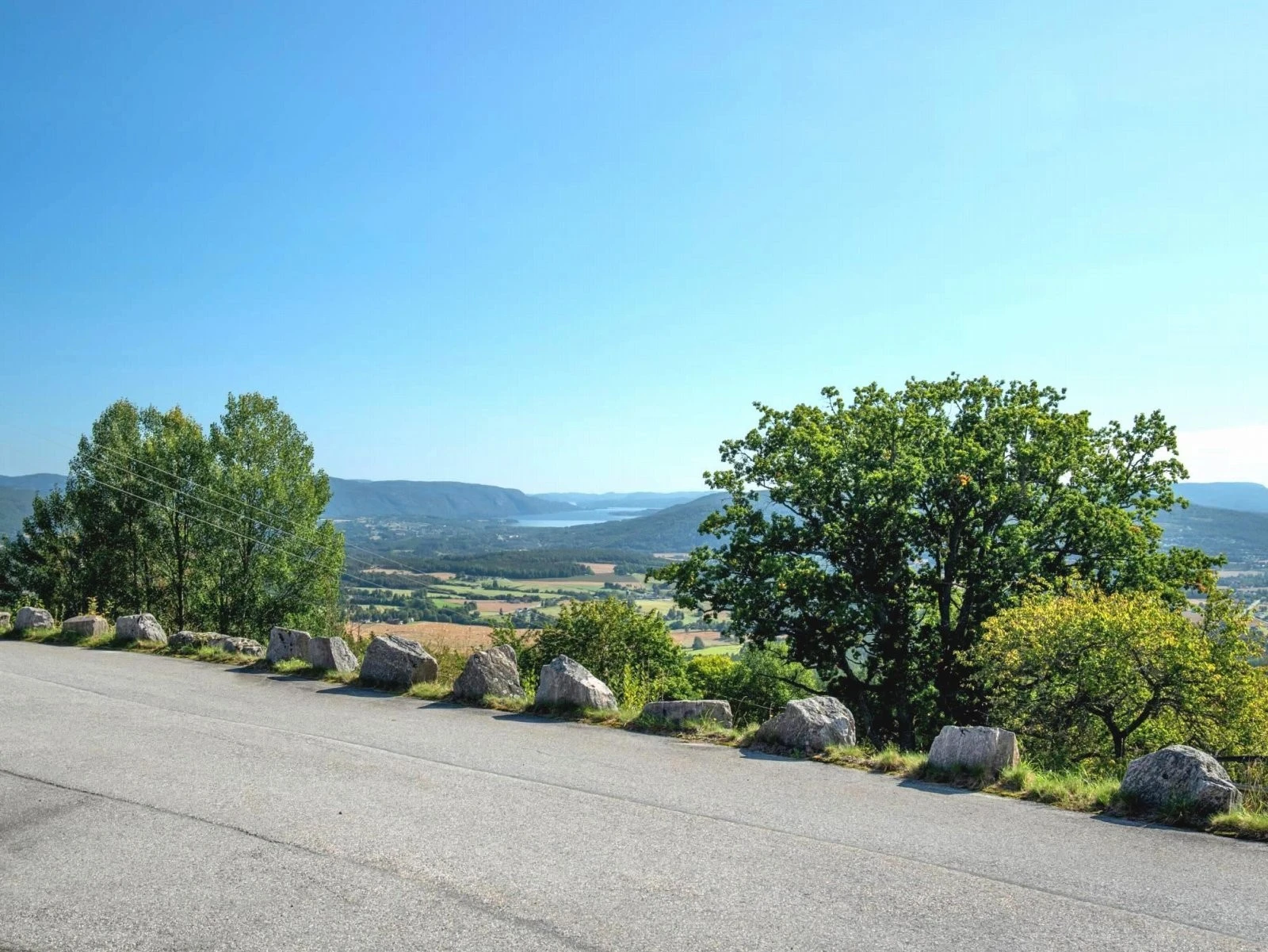 Alle selveiere i Lifjell Sol disponerer 1 og 1/5 parkeringsplass hver Galleribilde