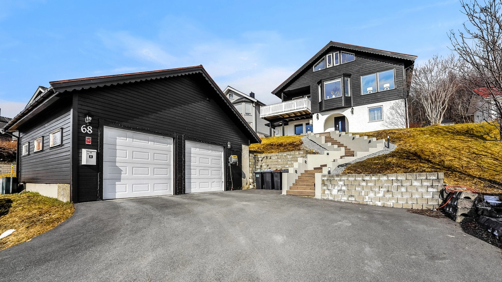 Stor og flott enebolig i familievennlig strøk med flott utsikt - 6 soverom