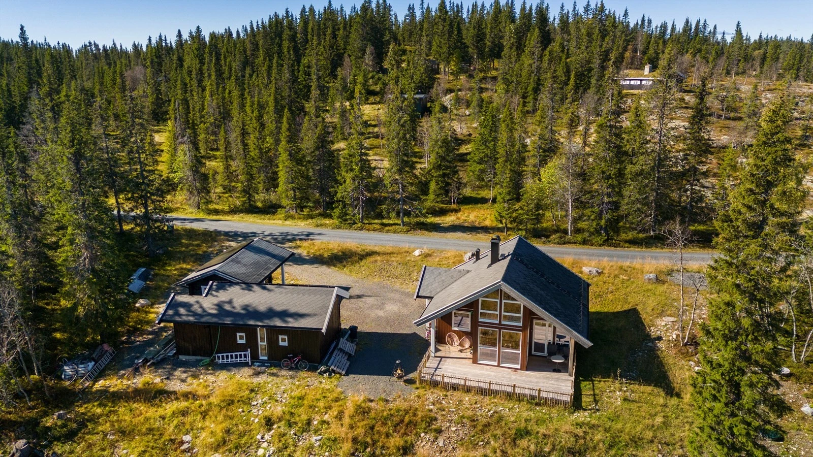Beliggende i naturskjønne Nord-Torpa i Synnfjell Syd, med både fjell- og skogsterreng. Galleribilde