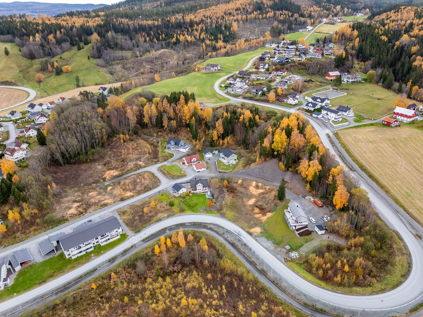 Herfra har man et par minutter ned til Hegra sentrum, ca. 10 minutter til Stjørdal sentrum og ca. 15 minutter til Trondheim lufthavn Værnes Galleribilde