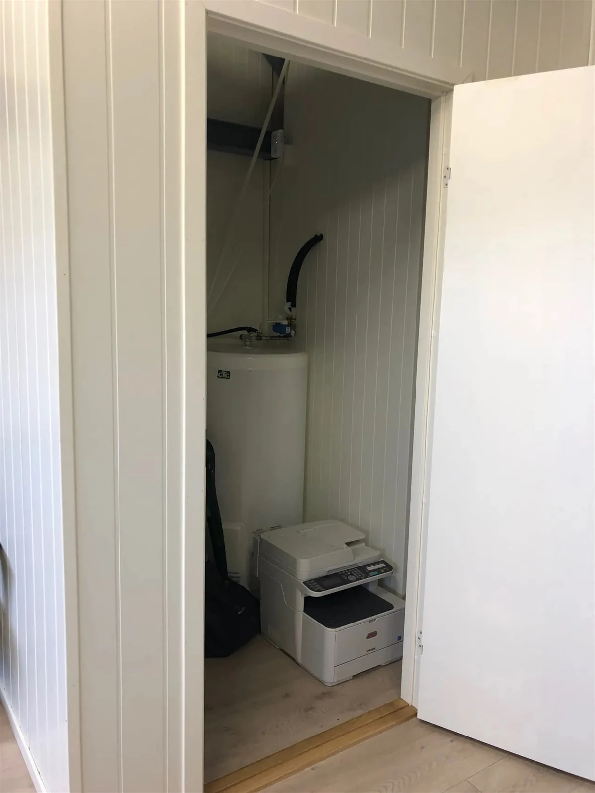 Teknisk rom med v.v.b. Galleribilde