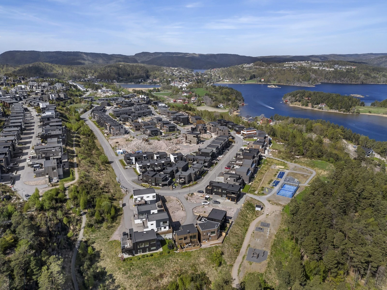 Tomteområdet - april 2025 Galleribilde