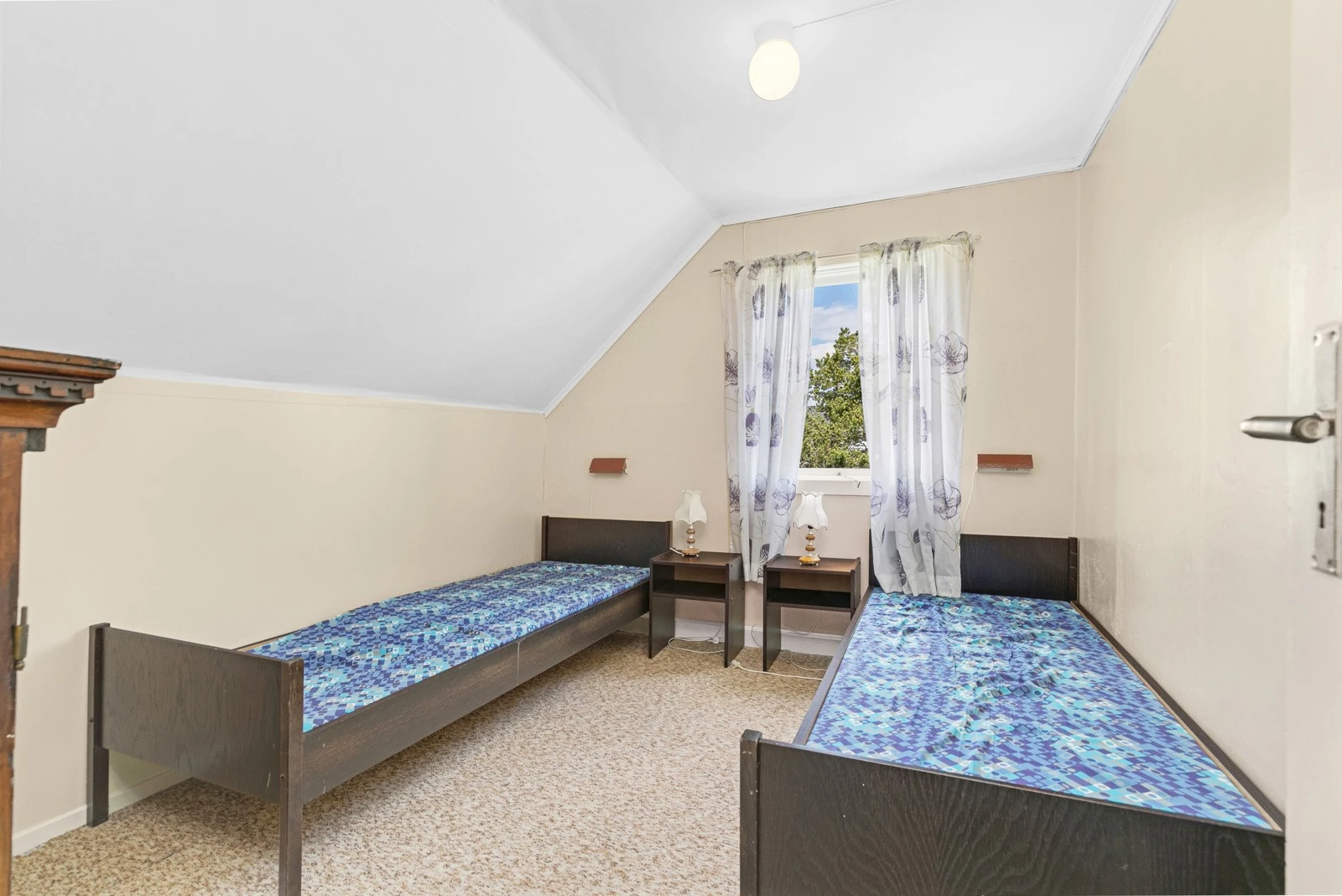 Boligen har totalt 4 soverom, hvor alle er i 2. etasjen. Galleribilde