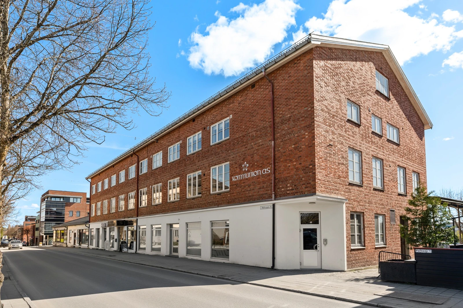 5 minutters gange til Askim stasjon med hyppige togavganger til Oslo (46 min). Galleribilde