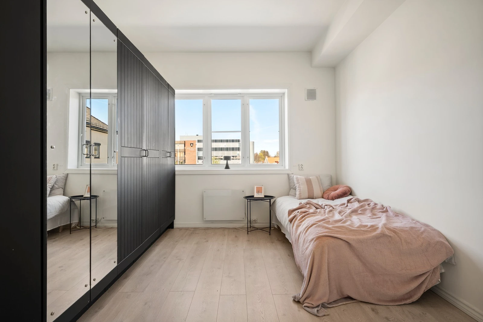 Adkomst til soverom 2 via entré. Galleribilde